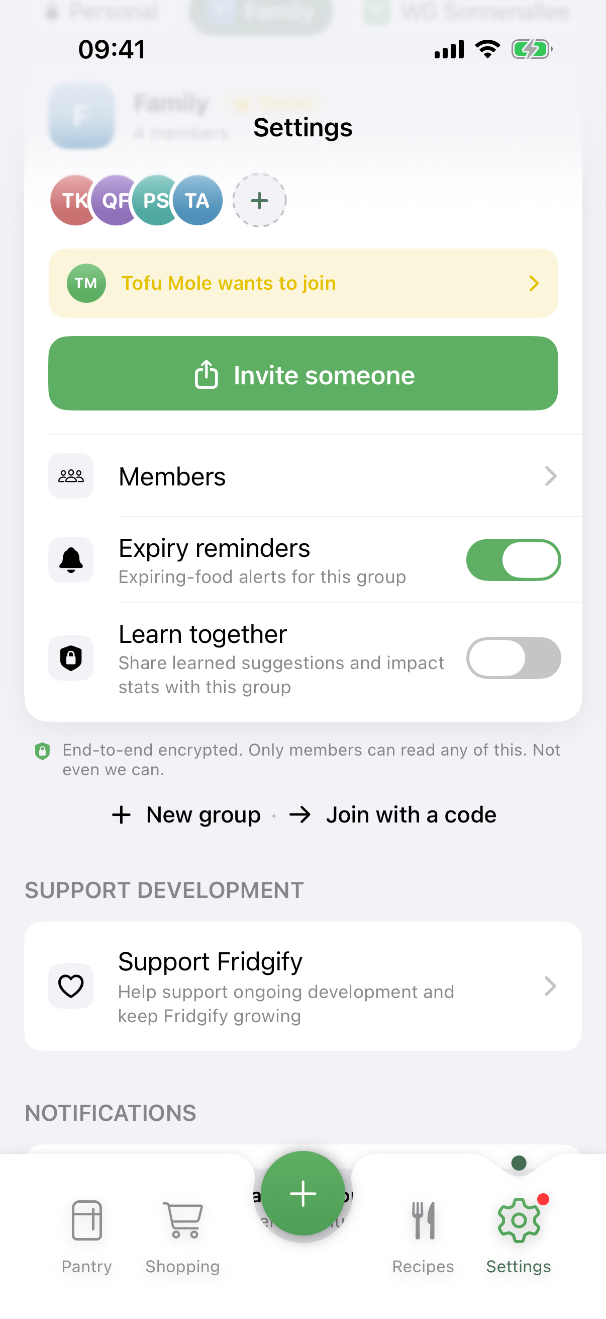Fridgify household screen with members and shared lists